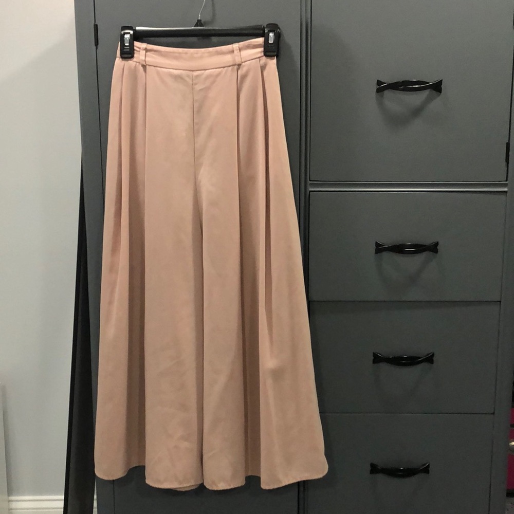 Wide-leg pants
